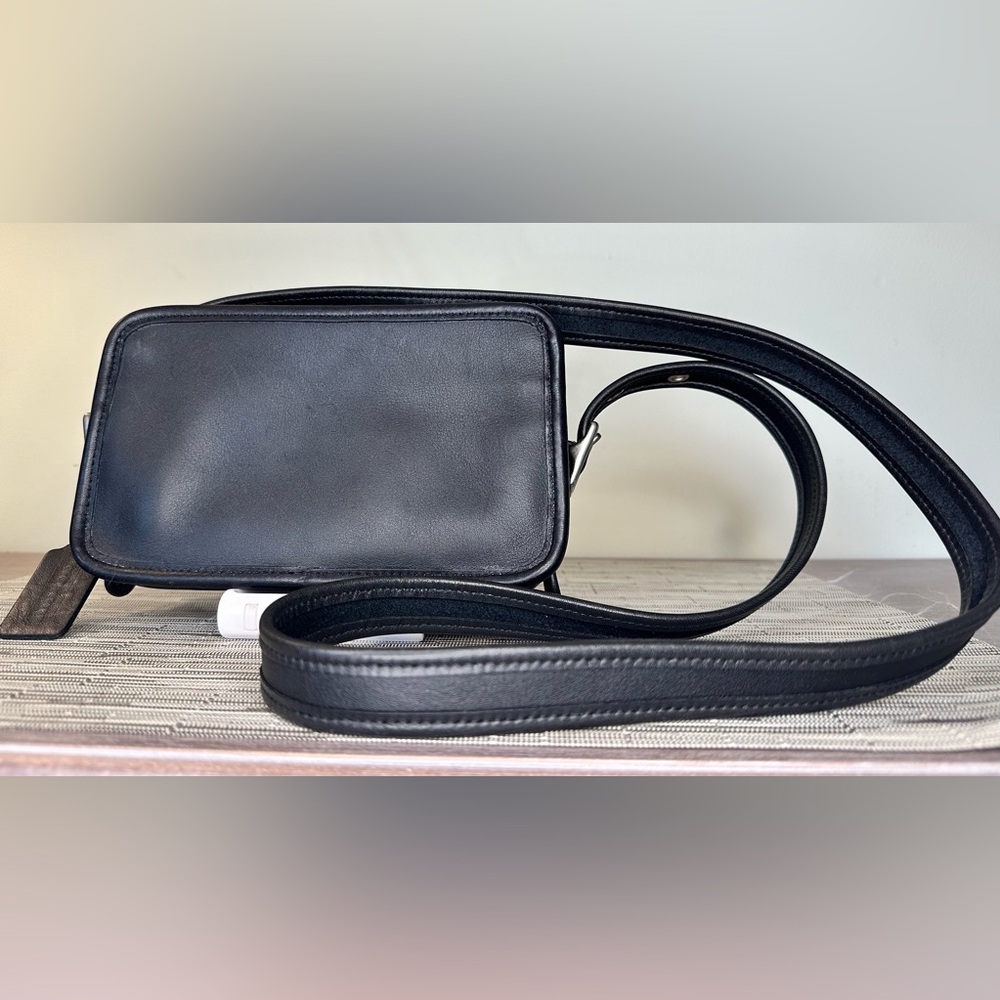 Vintage Coach Legacy Black Leather Top of Counter Compartment Purse.
# FOD-9167